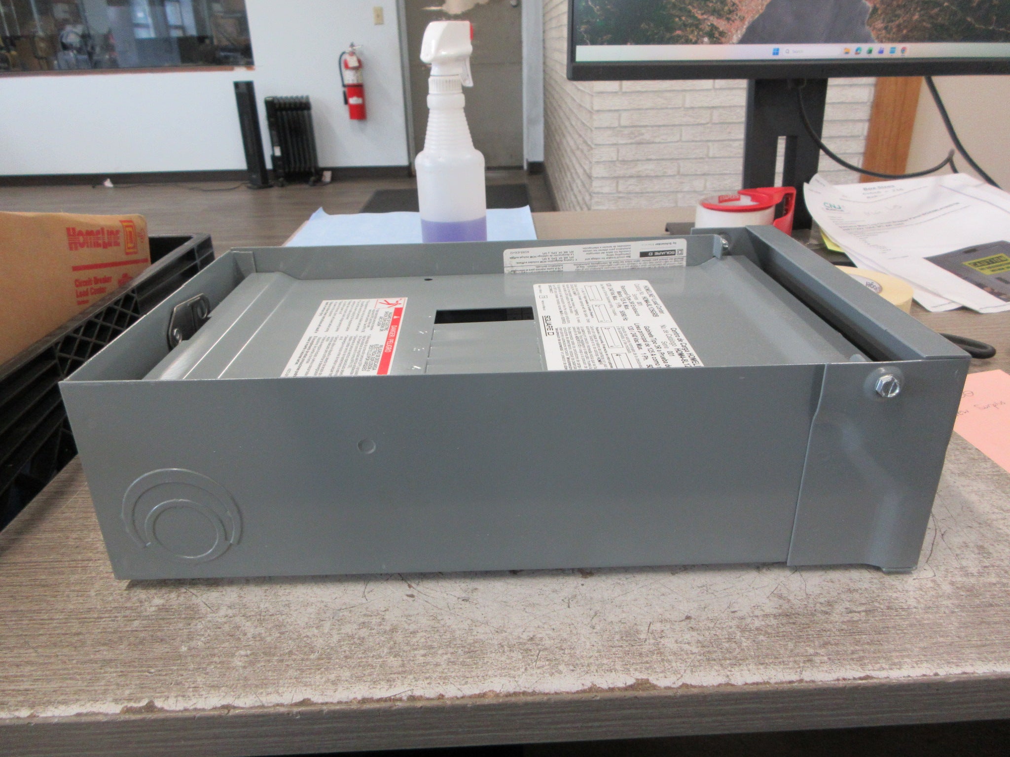 Square D Main Lug Circuit Breaker Panel HOM4-8L125GRB 120/240V Max New Surplus