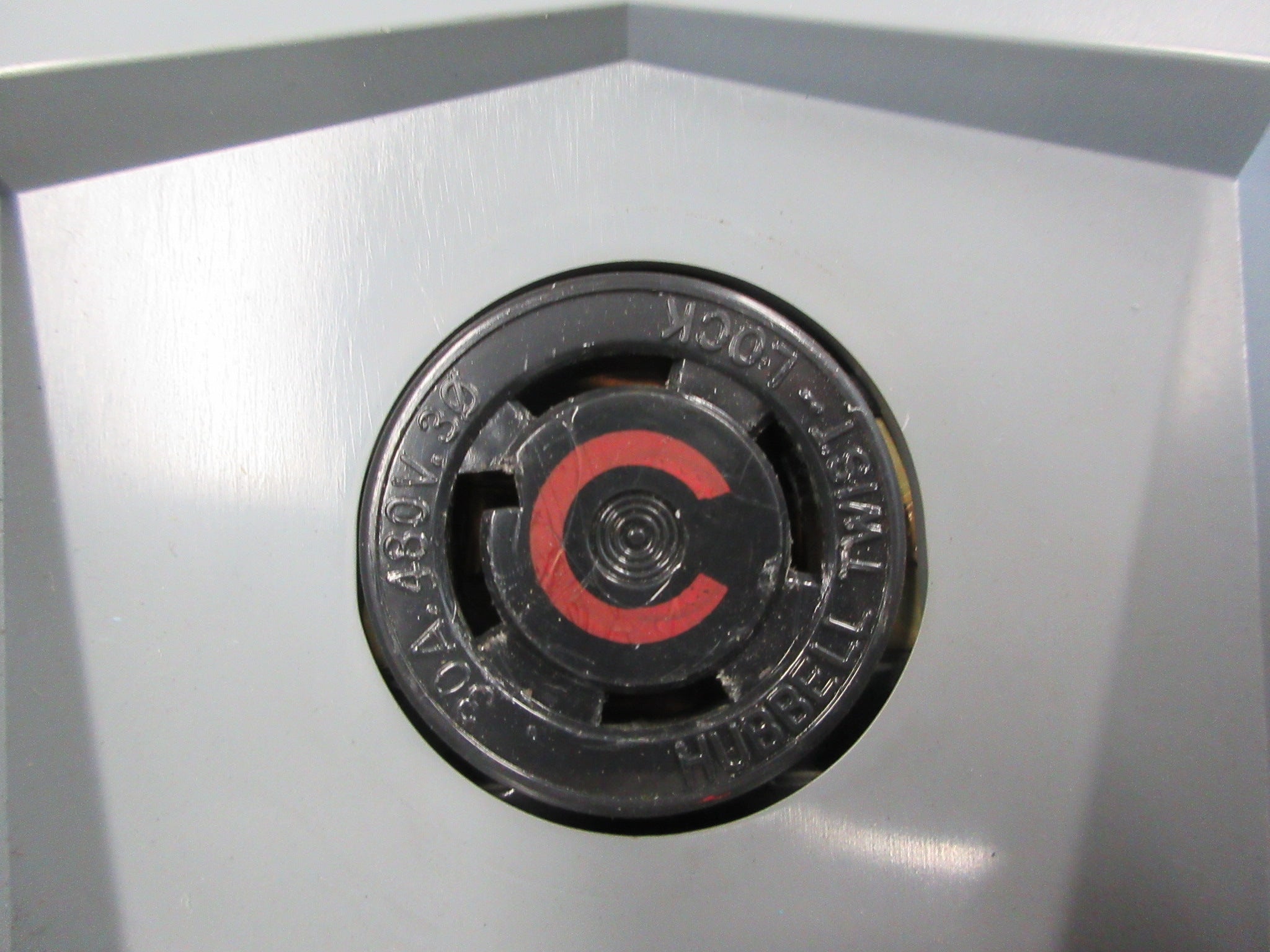 Hubbell 3R , 12K Switched Twist-Lock Enclosure SE 2730A 30A 480V 3Ph Used