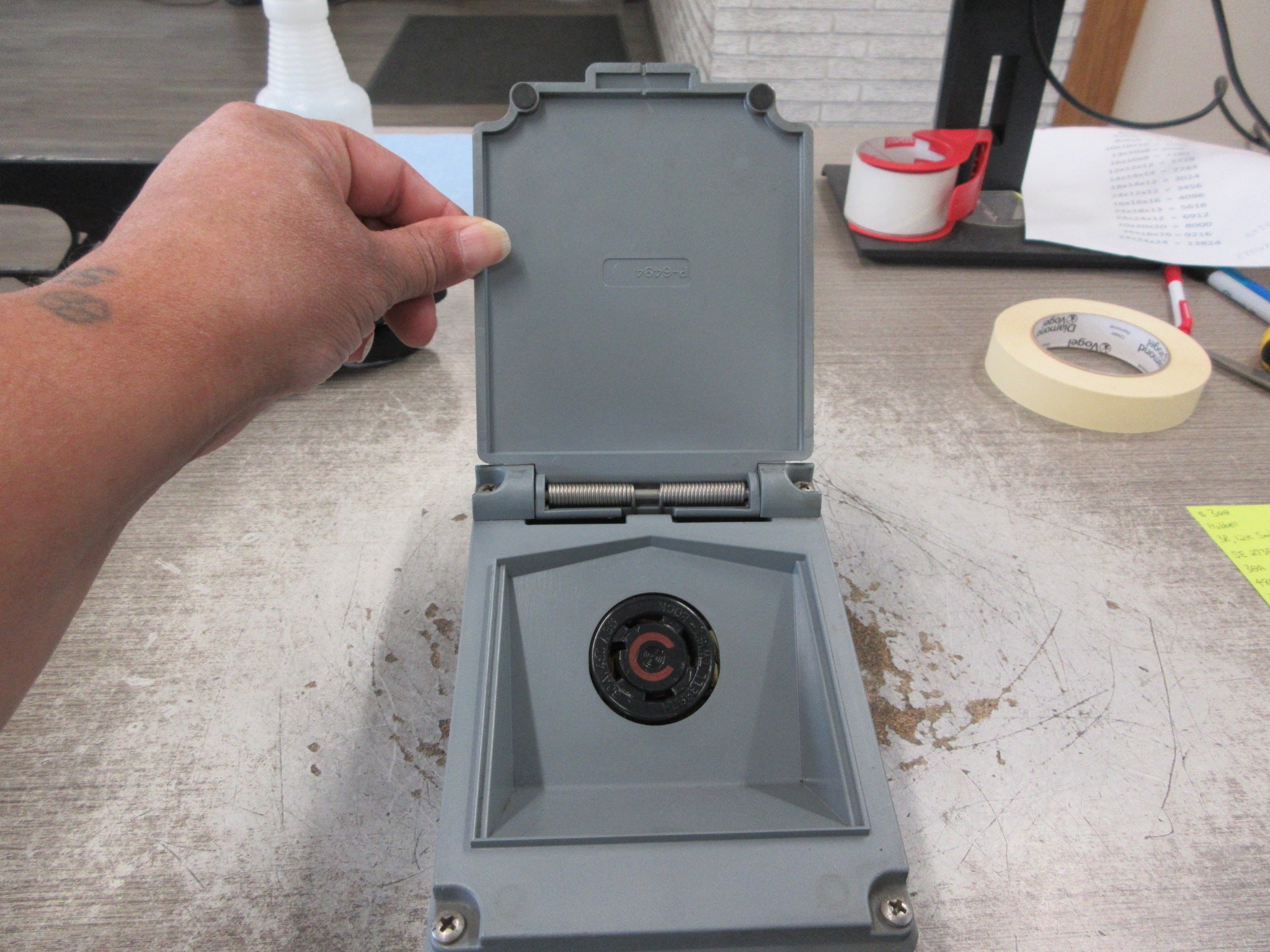 Hubbell 3R , 12K Switched Twist-Lock Enclosure SE 2730A 30A 480V 3Ph Used