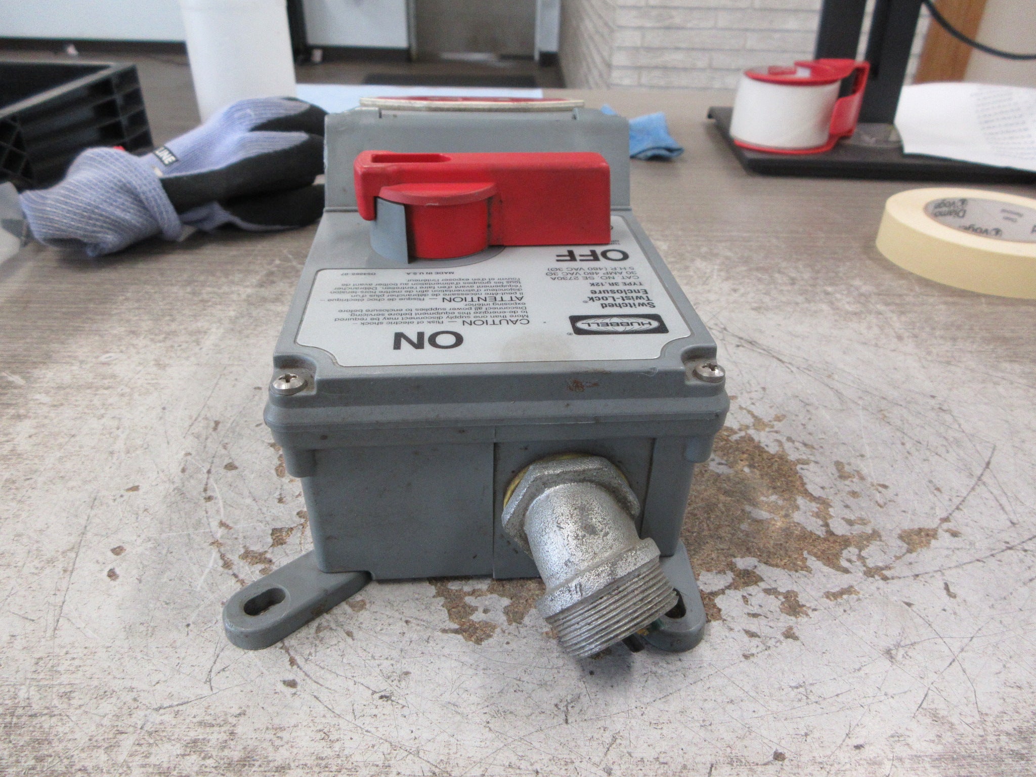 Hubbell 3R , 12K Switched Twist-Lock Enclosure SE 2730A 30A 480V 3Ph Used