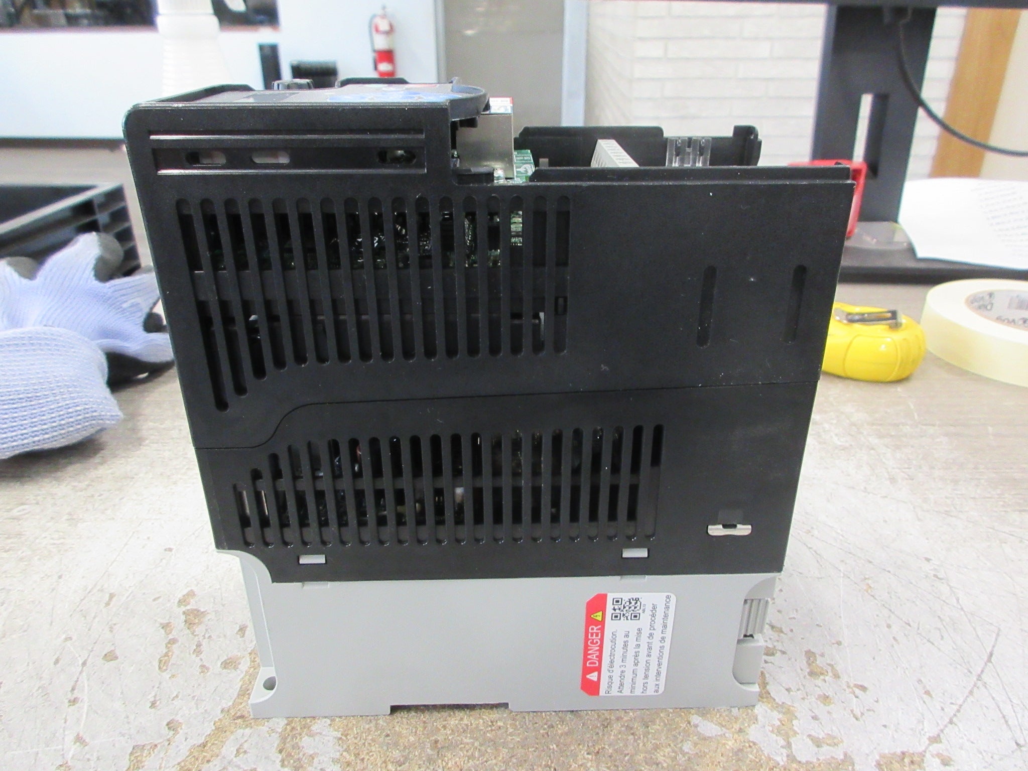 Allen-Bradley PowerFlex 525 AC Drive 25B-B2P5N104 Ser. A F/W: 7.001 0.5HP Used