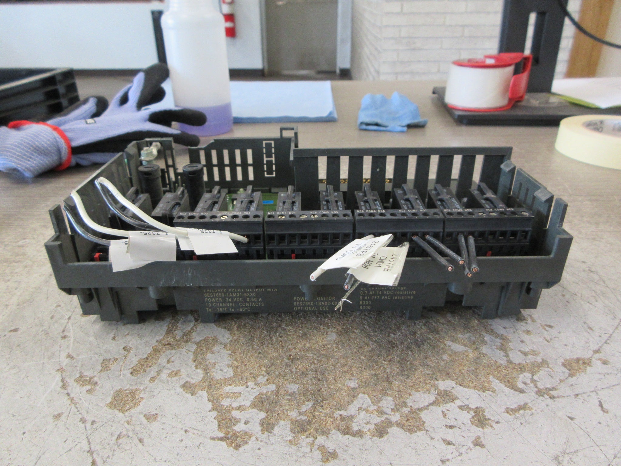 Siemens Failsafe Relay Output MTA 6ES7650-1AM31-6XX0 10-Ch *Chipped Case* Used