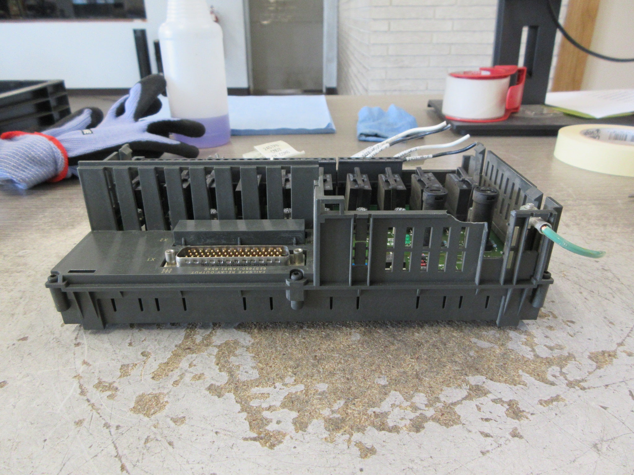 Siemens Failsafe Relay Output MTA 6ES7650-1AM31-6XX0 10-Ch *Chipped Case* Used