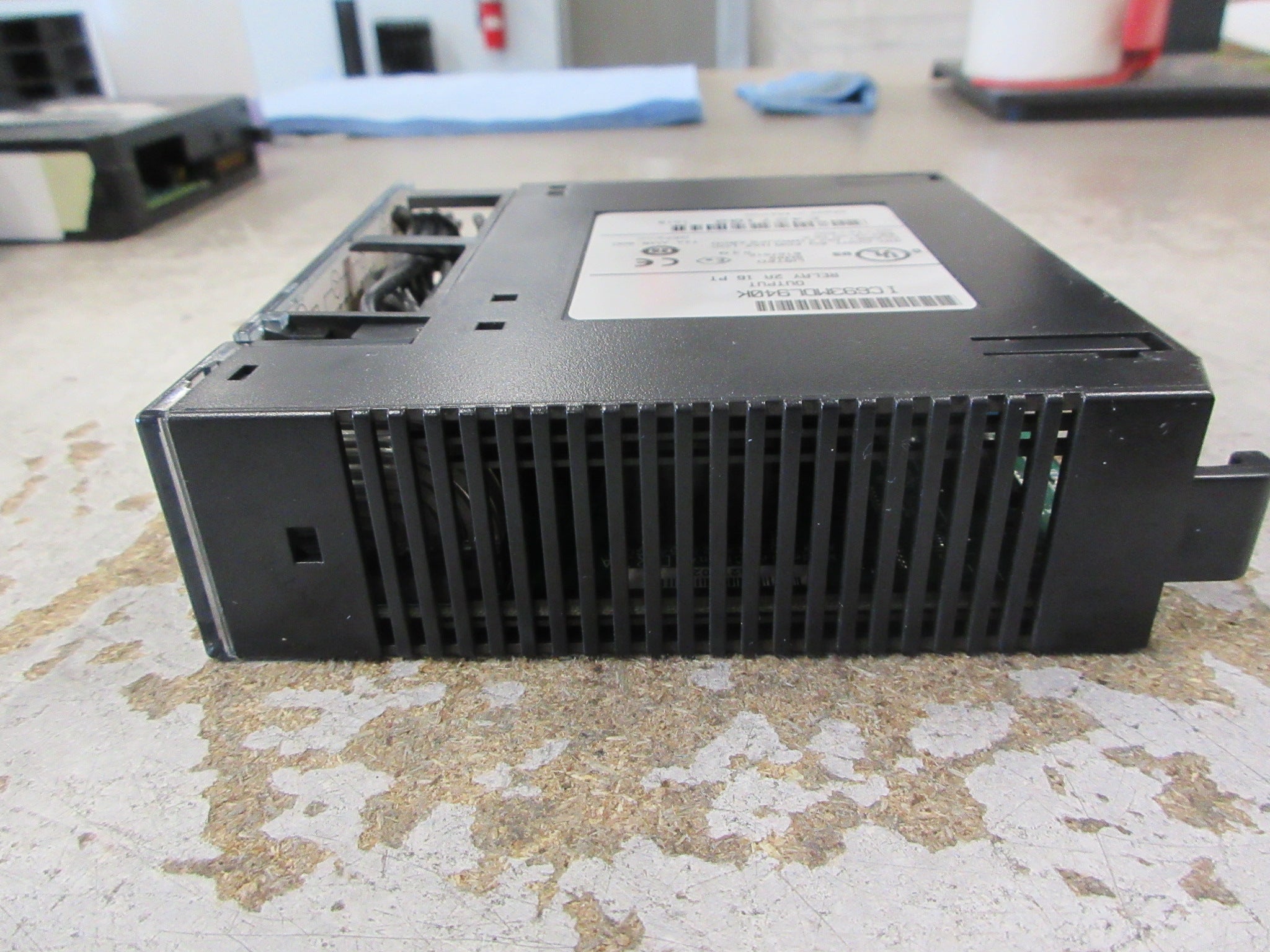 GE Fanuc Output Module IC693MDL940K 16 PT *Broken Cover* Used