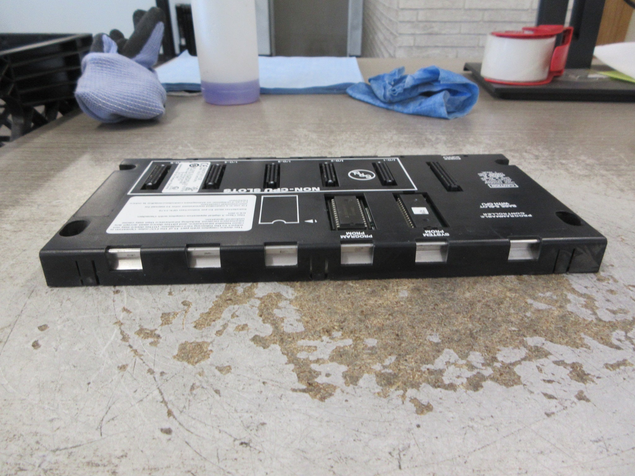 GE Fanuc Base IC693CPU311-CE 5-Slot W/CPU Used