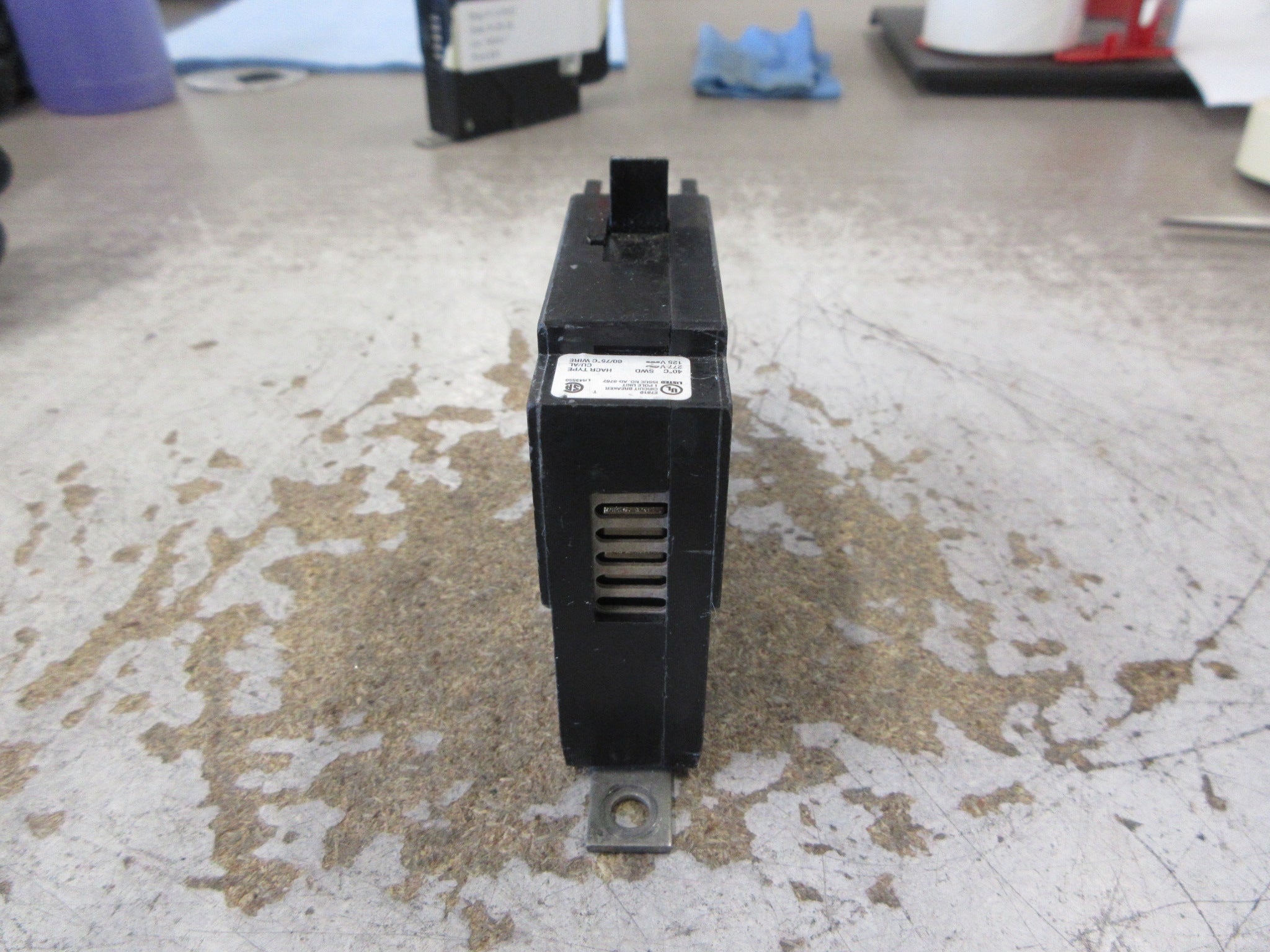 Cutler-Hammer Bolt-On Circuit Breaker GHB1020 20A 120/277V 1P Used