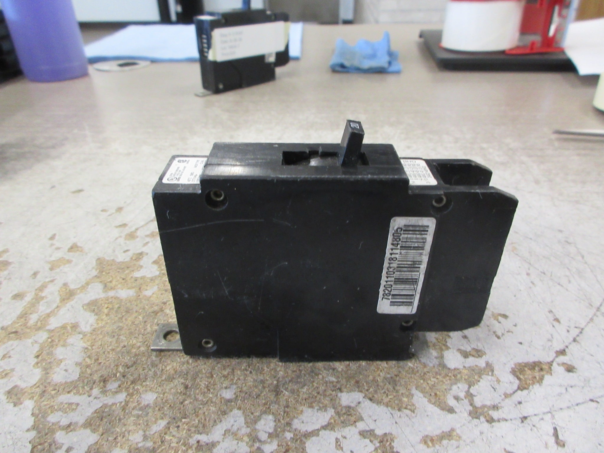 Cutler-Hammer Bolt-On Circuit Breaker GHB1020 20A 120/277V 1P Used