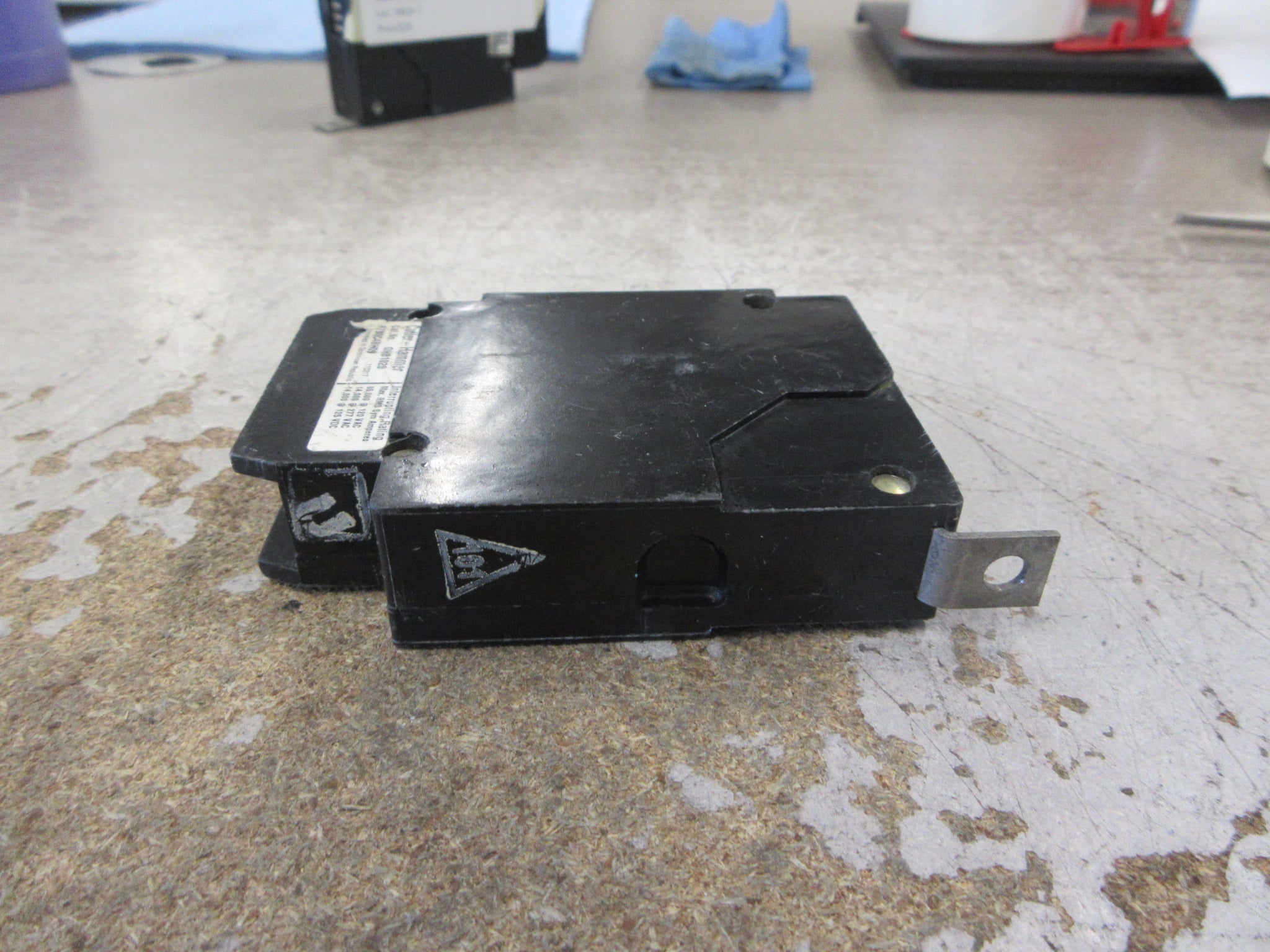 Cutler-Hammer Bolt-On Circuit Breaker GHB1020 20A 120/277V 1P Used