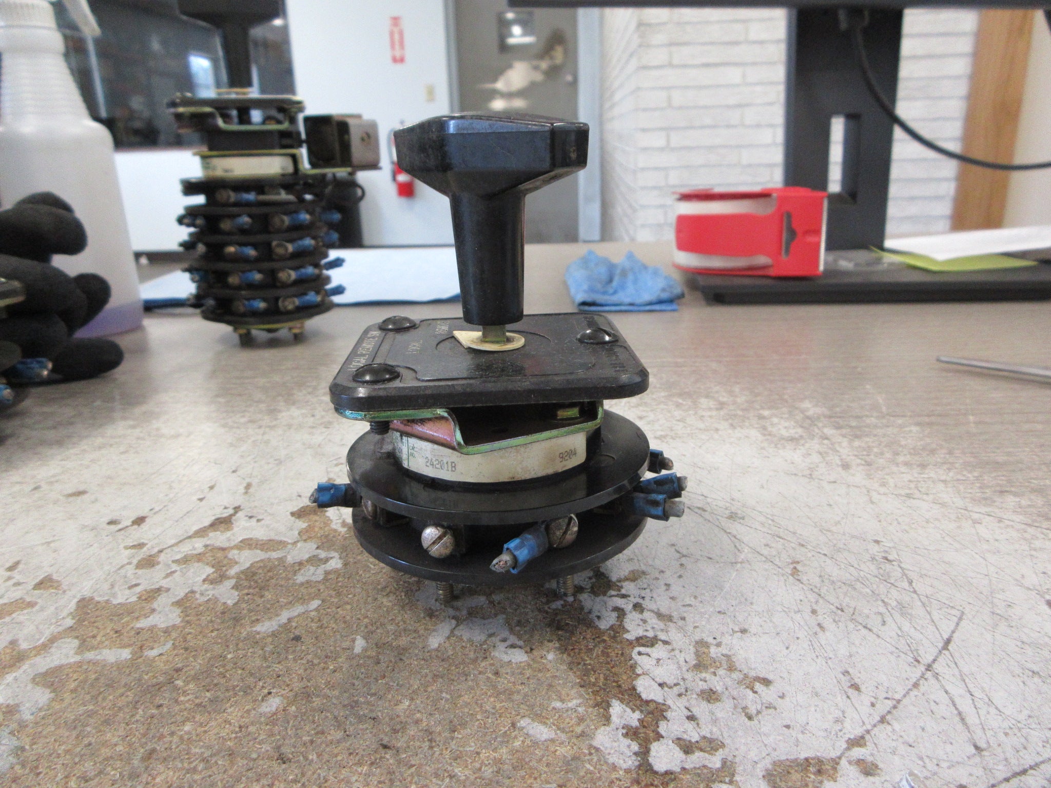 Electroswitch Series 24 Local Remote SW Rotary Switch 24201B Used