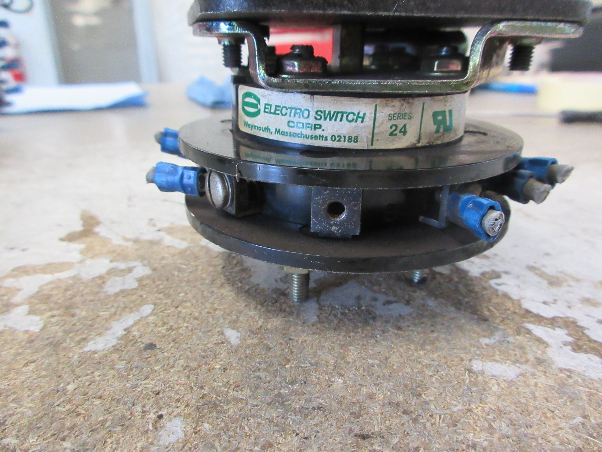 Electroswitch Series 24 Local Remote SW Rotary Switch 24201B Used