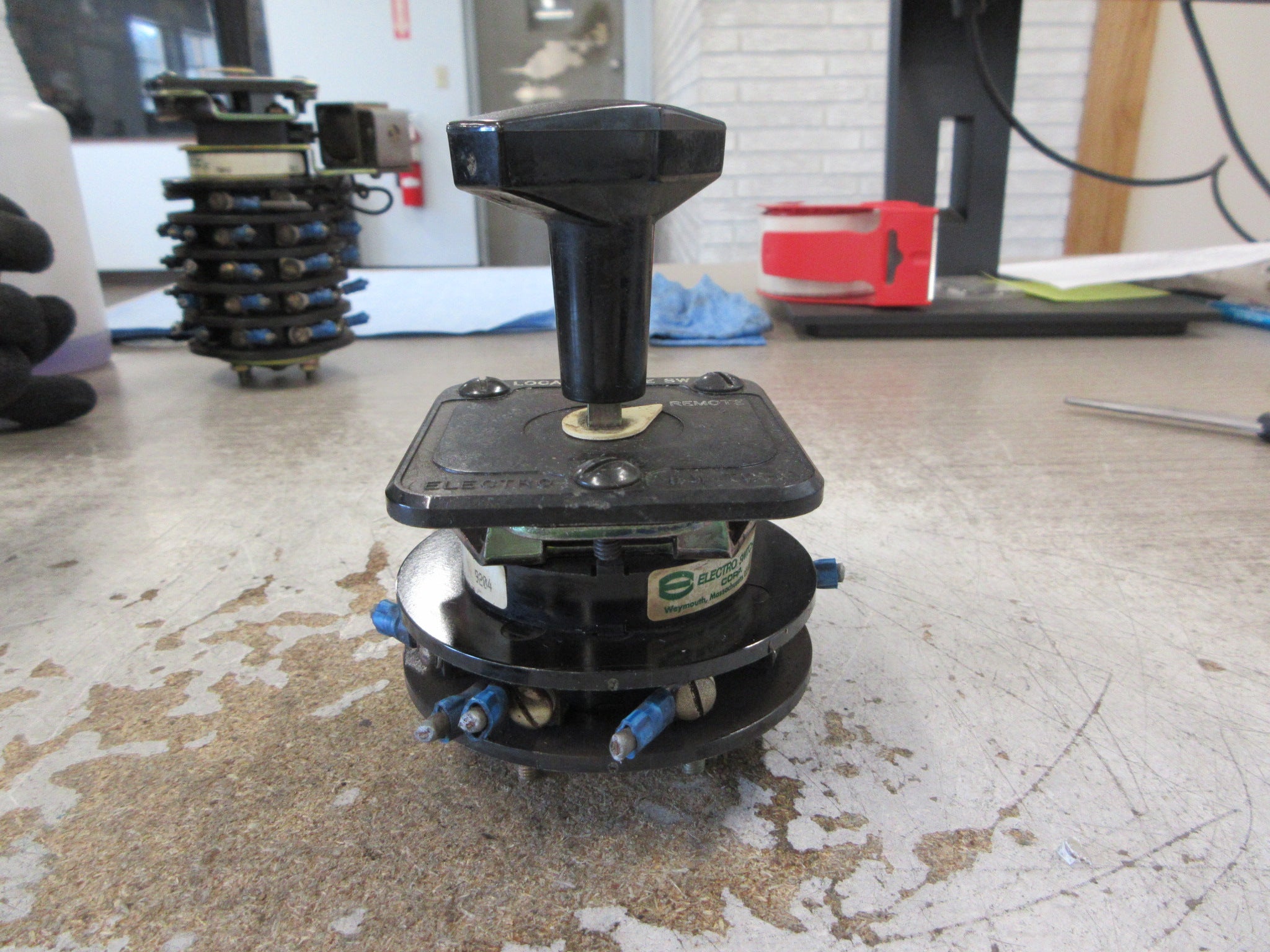 Electroswitch Series 24 Local Remote SW Rotary Switch 24201B Used