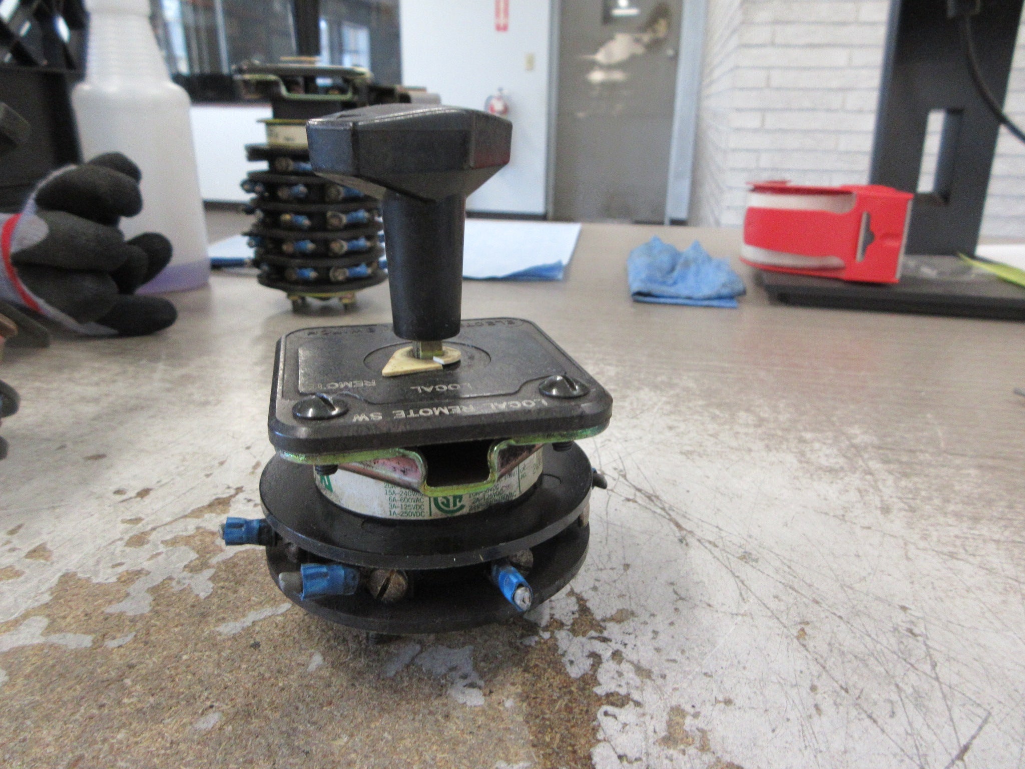 Electroswitch Series 24 Local Remote SW Rotary Switch 24201B Used