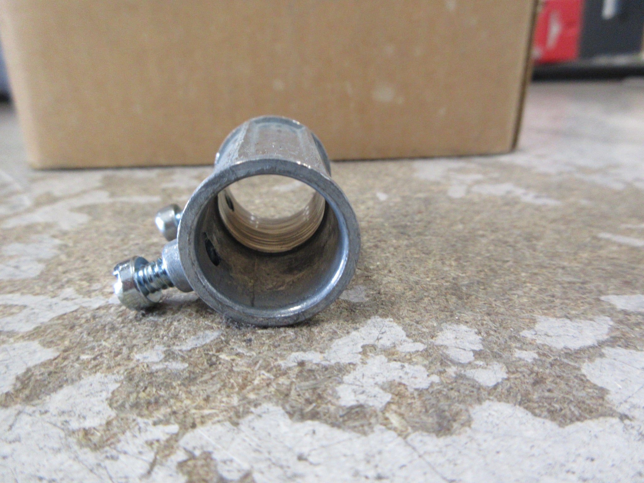 Regal EMT Set Screw Coupling 711 1/2" *Box of 50* New Surplus