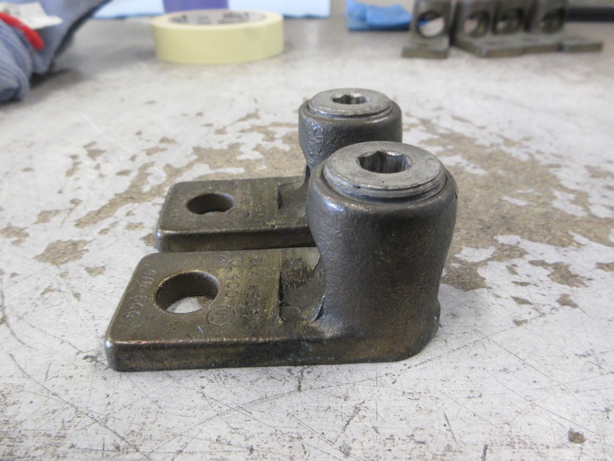 Blackburn Mechanical Lug L400 4/0-500 *Lot of 2* Used