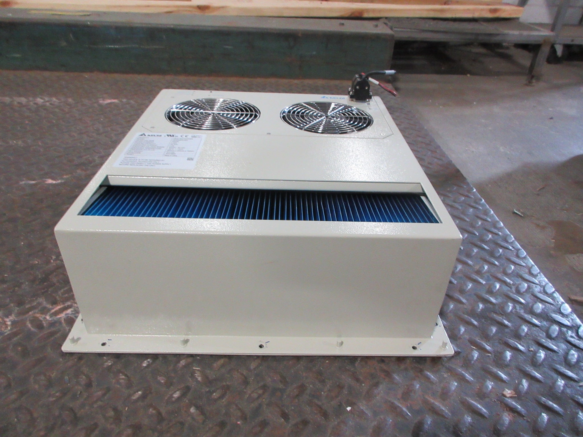 Delta Heat Exchanger HEX050PA-003 48VDC 1.44A Cooling: 45 W/K Used