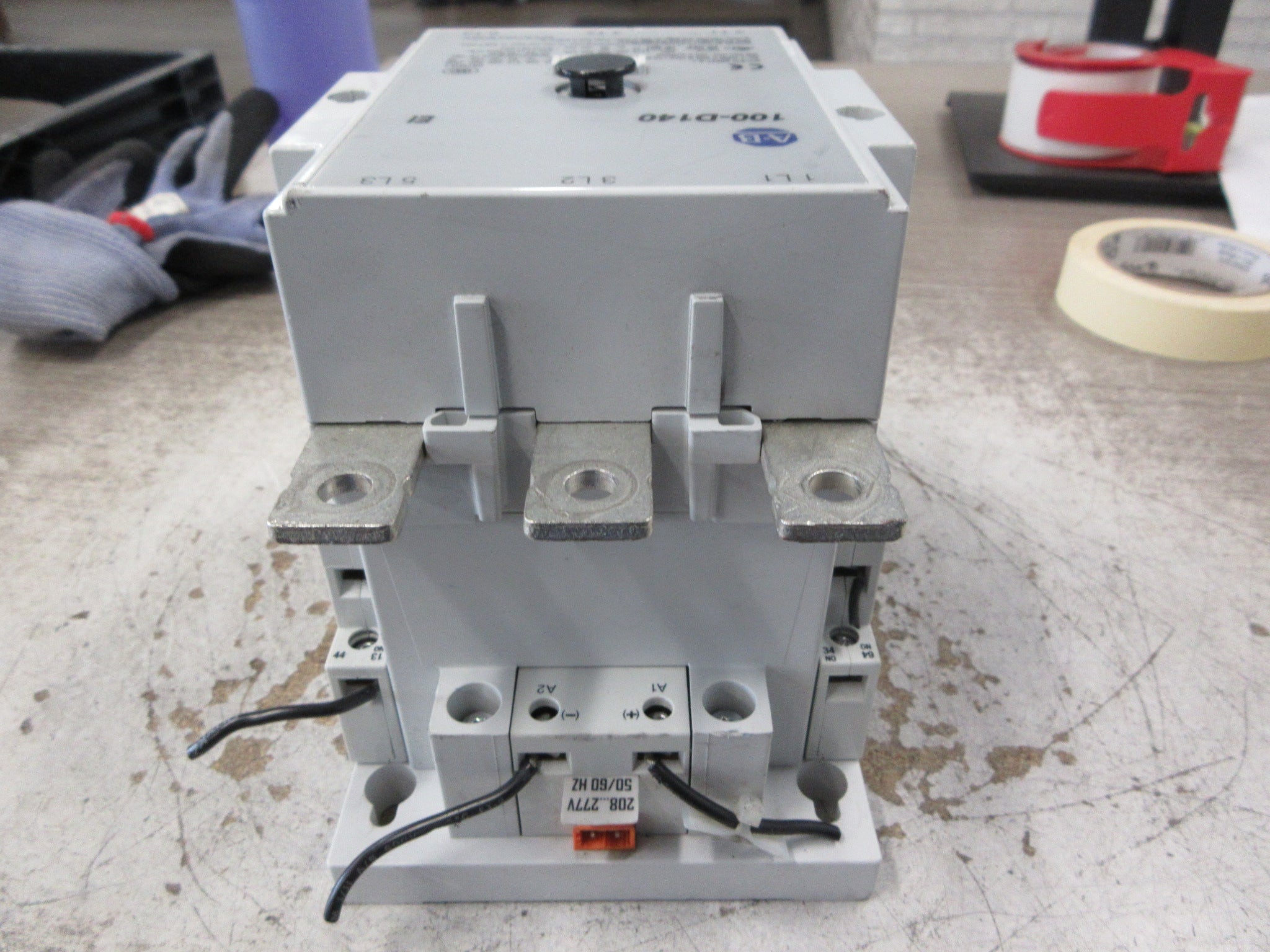Allen-Bradley Contactor 100-D140 208-277V Coil 140A 600V (2) Aux Contacts Used