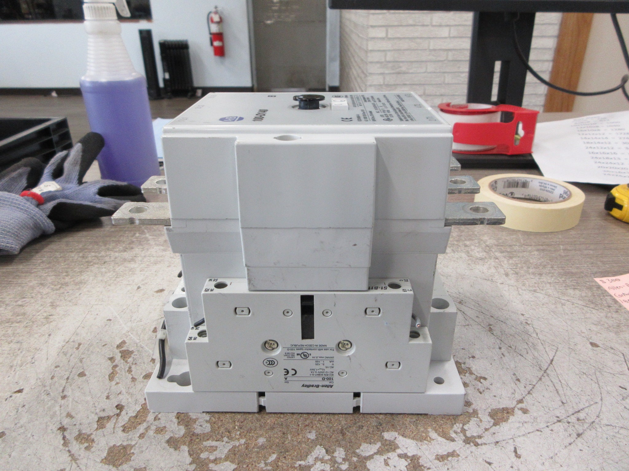 Allen-Bradley Contactor 100-D140 208-277V Coil 140A 600V (2) Aux Contacts Used