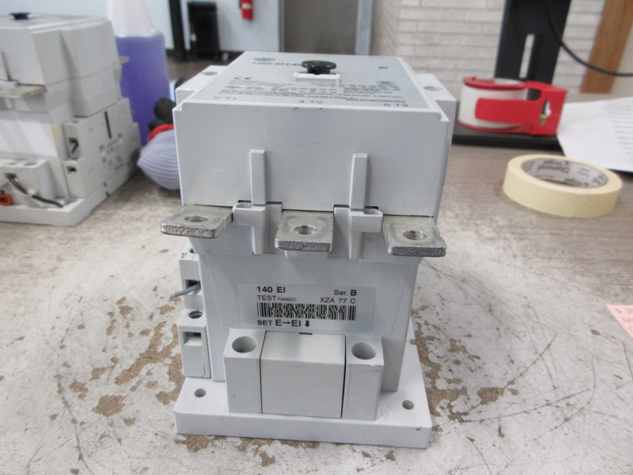 Allen-Bradley Contactor 100-D140 208-277V Coil 140A 600V (1) Aux Contacts Used