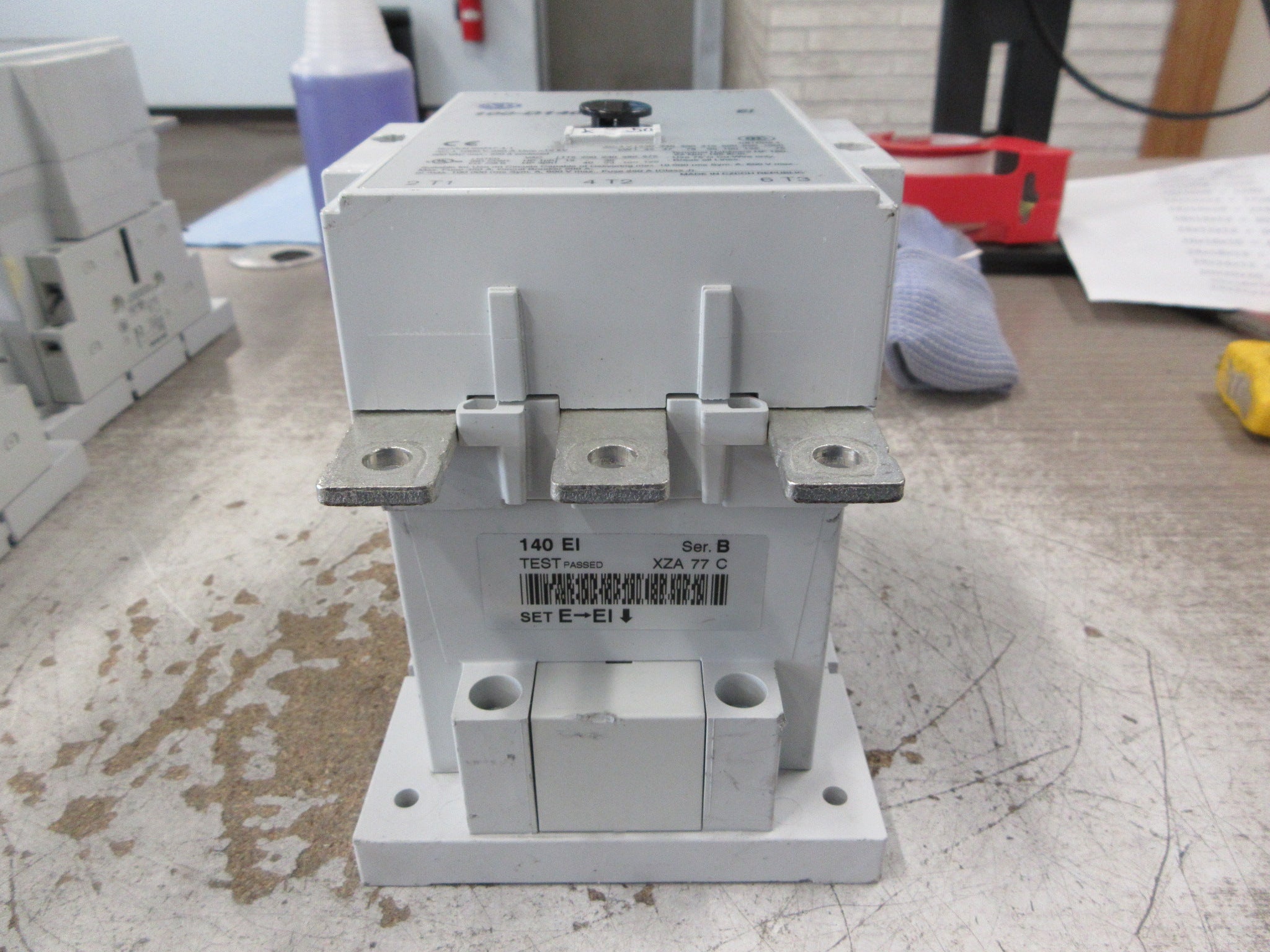 Allen-Bradley Contactor 100-D140 208-277V Coil 140A 600V Used