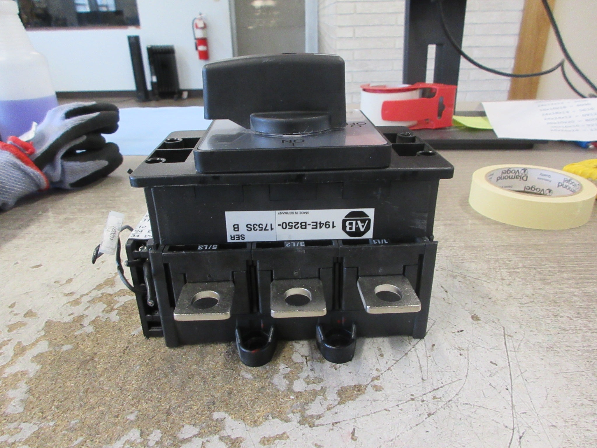 Allen-Bradley Load Switch 194E-B250-1753S Ser. B 250A 600V Used