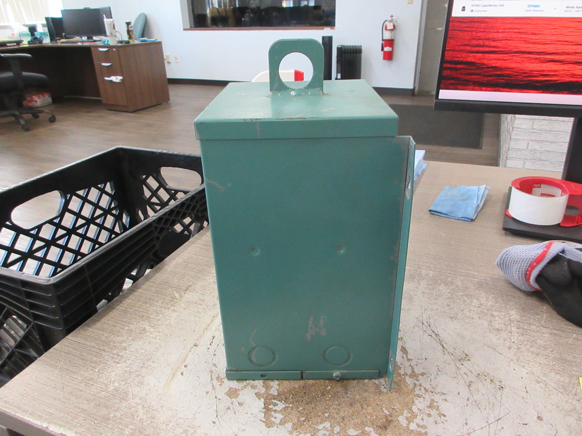 Square D 3R Transformer 3S67F 3KVA Pri: 190-440V Sec: 110/220V 1Ph 50/60Hz Used