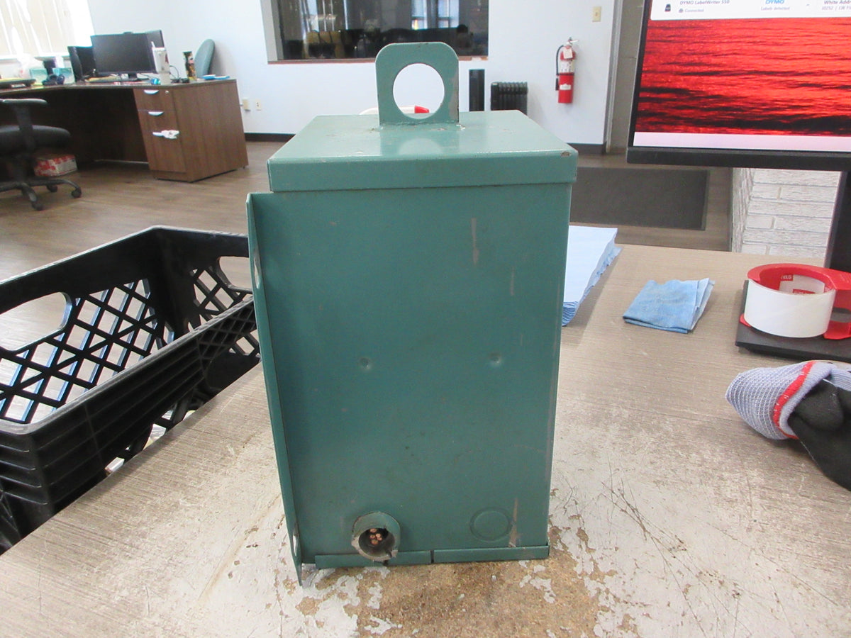Square D 3R Transformer 3S67F 3KVA Pri: 190-440V Sec: 110/220V 1Ph 50/60Hz Used