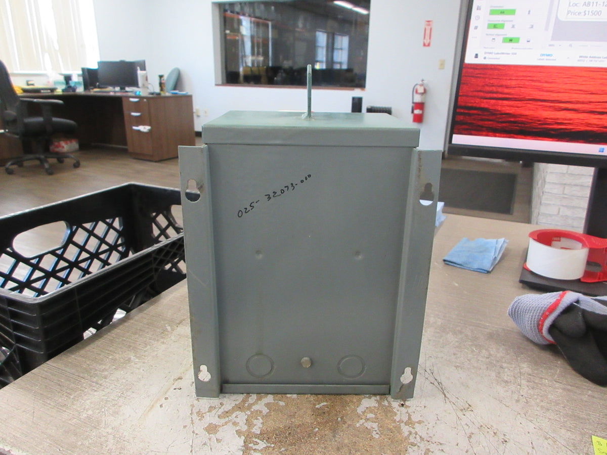 Square D 3R Transformer 3S67F 3KVA Pri: 190-440V Sec: 110/220V 1Ph 50/60Hz Used