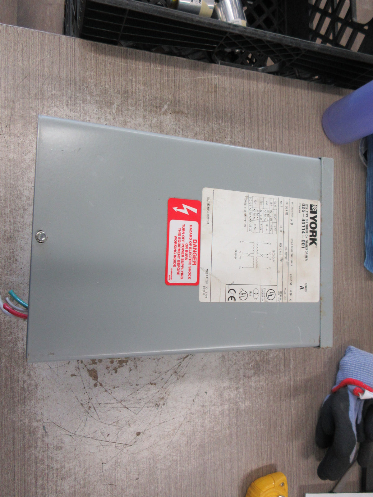 York 3R Distribution Transformer 025-40114-001 Ser. A 2KVA Pri: 240/480V Used
