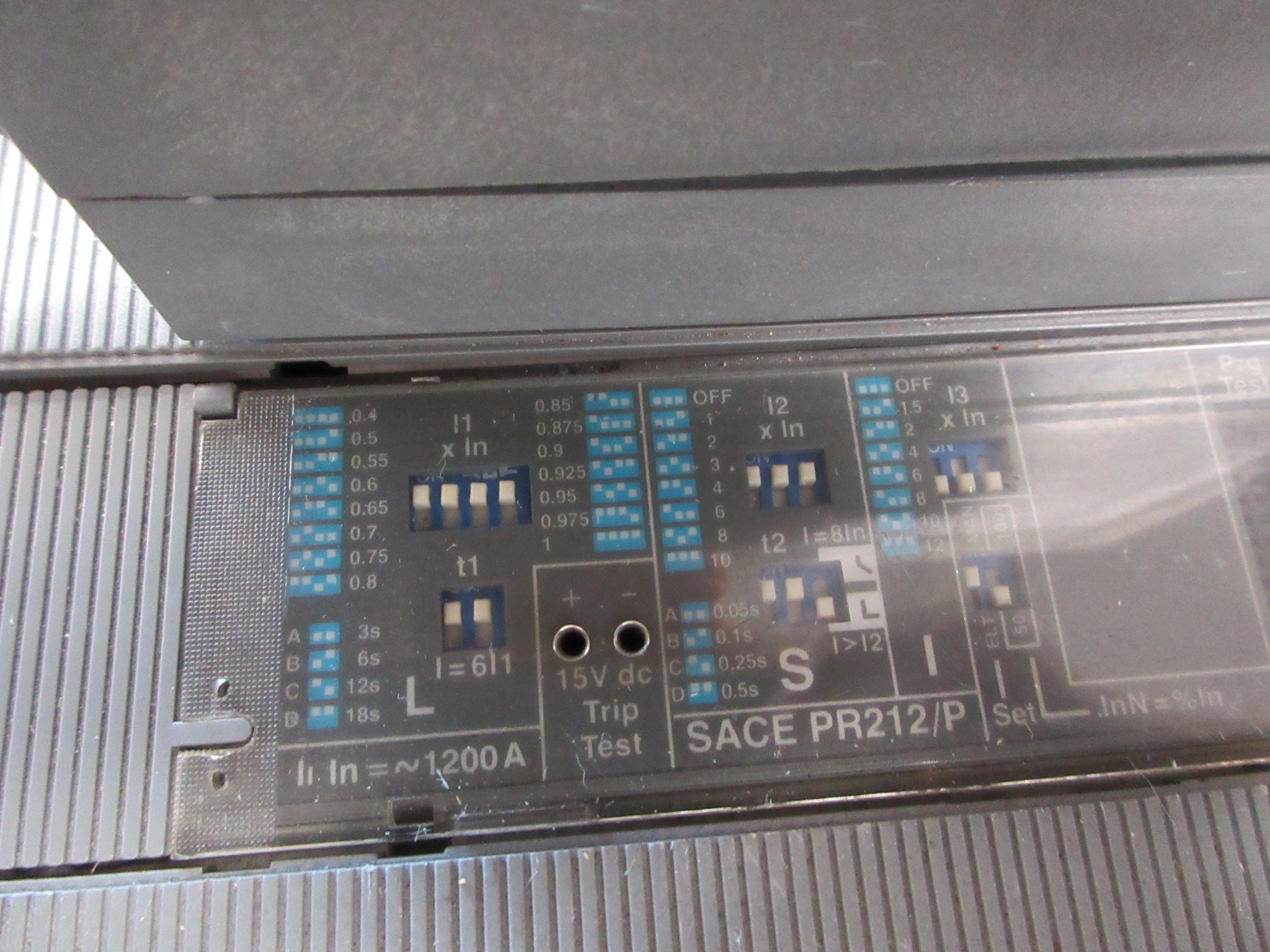 ABB Isomax S7 Circuit Breaker PR212/P 1200A 220V Shunt Trip W/Aux Switch Used
