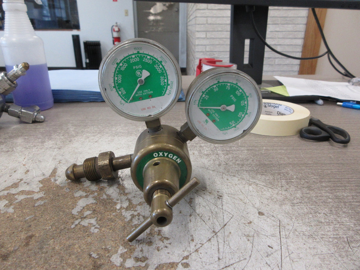 Purox Oxygen Regulator R-72-125-540 Ranges: 0-4000 PSI 0-200 PSI Used