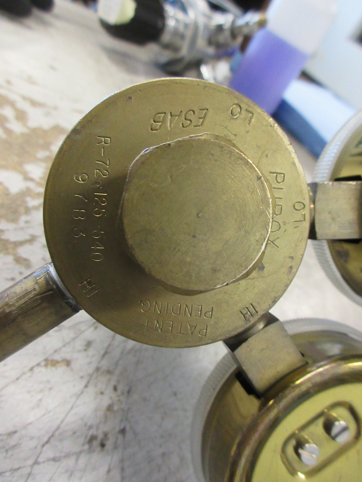 Purox Oxygen Regulator R-72-125-540 Ranges: 0-4000 PSI 0-200 PSI Used