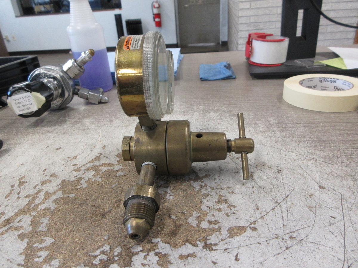 Purox Oxygen Regulator R-72-125-540 Ranges: 0-4000 PSI 0-200 PSI Used