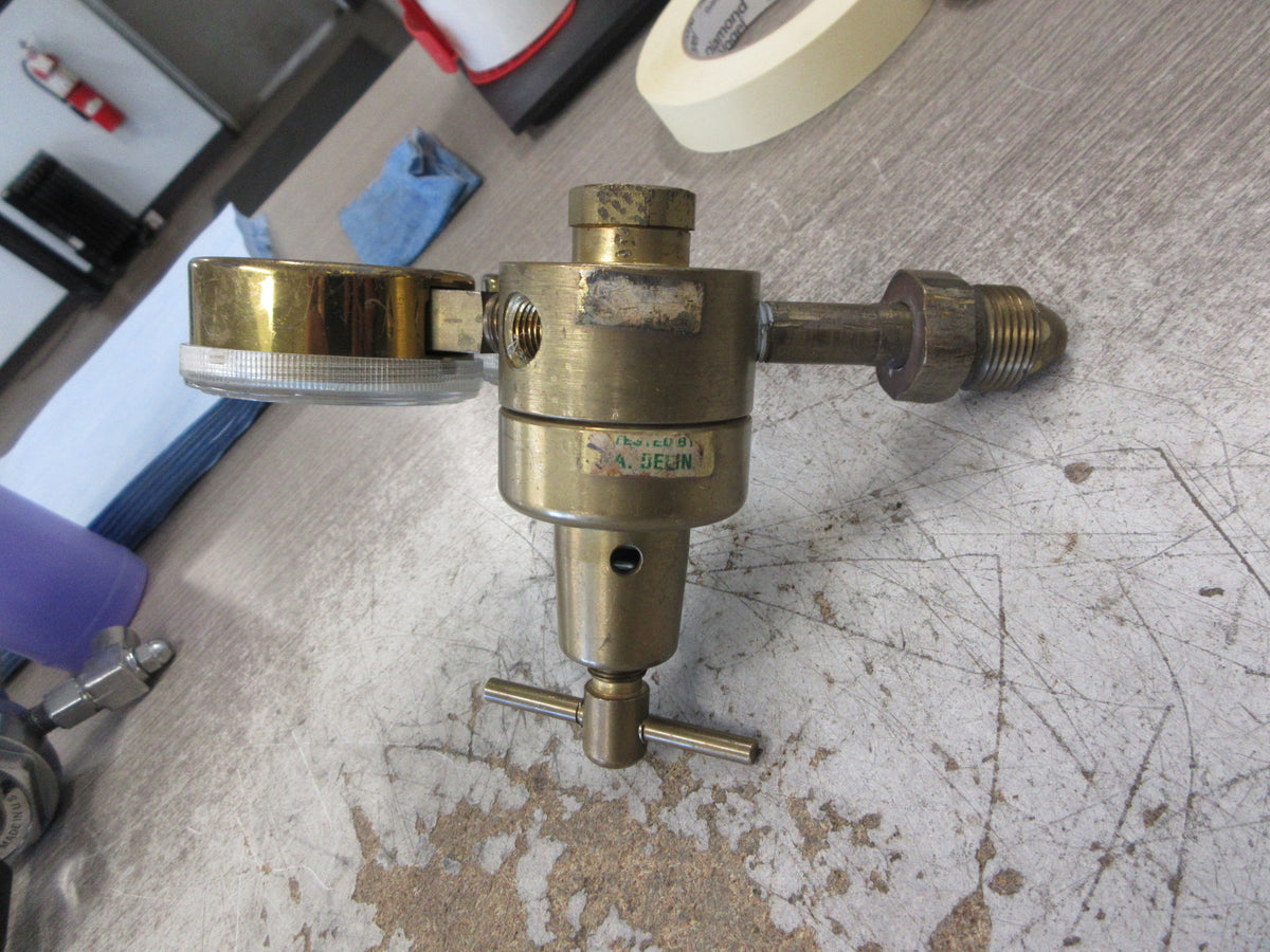 Purox Oxygen Regulator R-72-125-540 Ranges: 0-4000 PSI 0-200 PSI Used