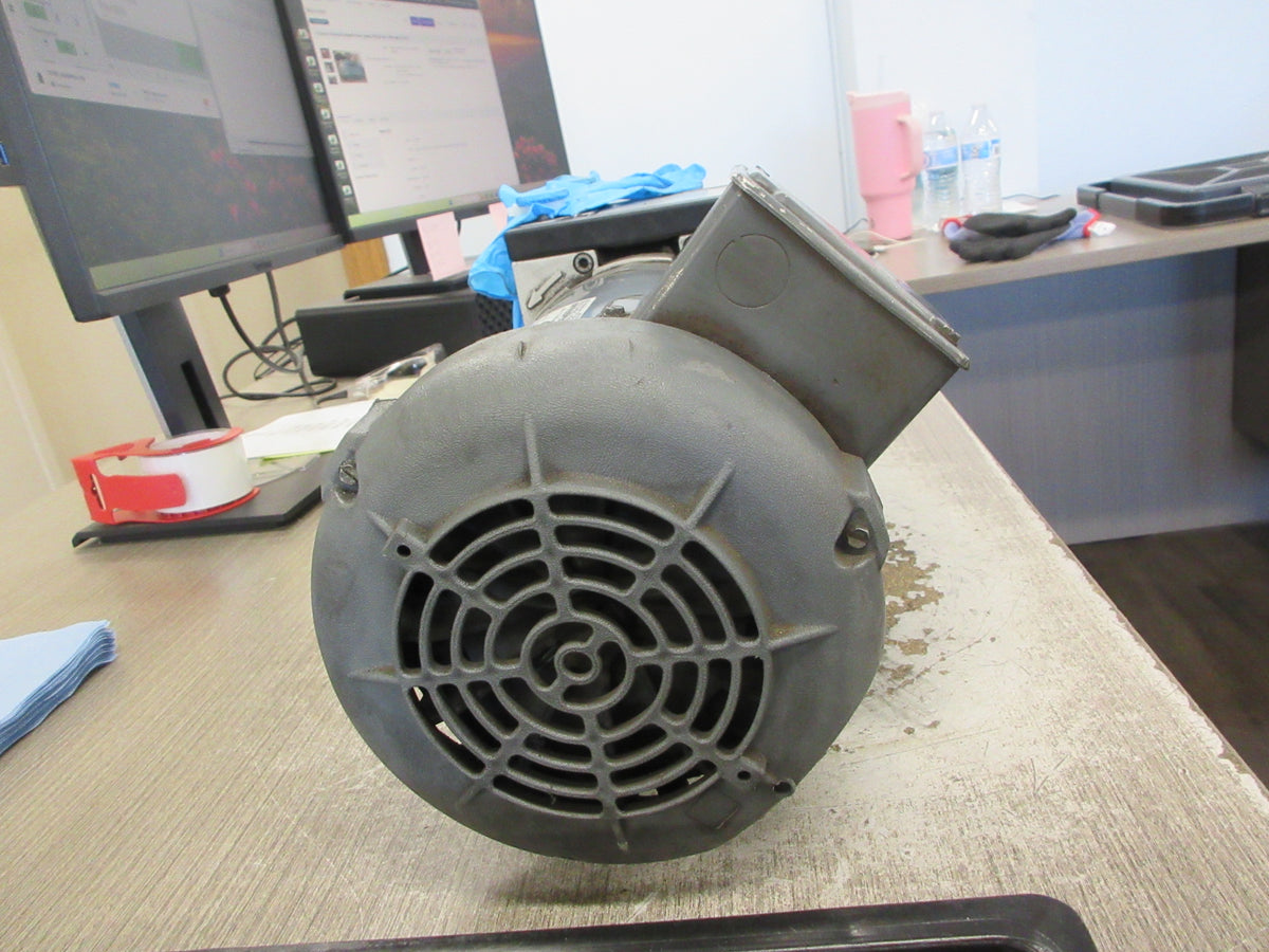 Leybold D8B Trivac Vacuum Pump 91256-2 8 m3/h 1HP 1725RPM 200-230/460V 3Ph Used