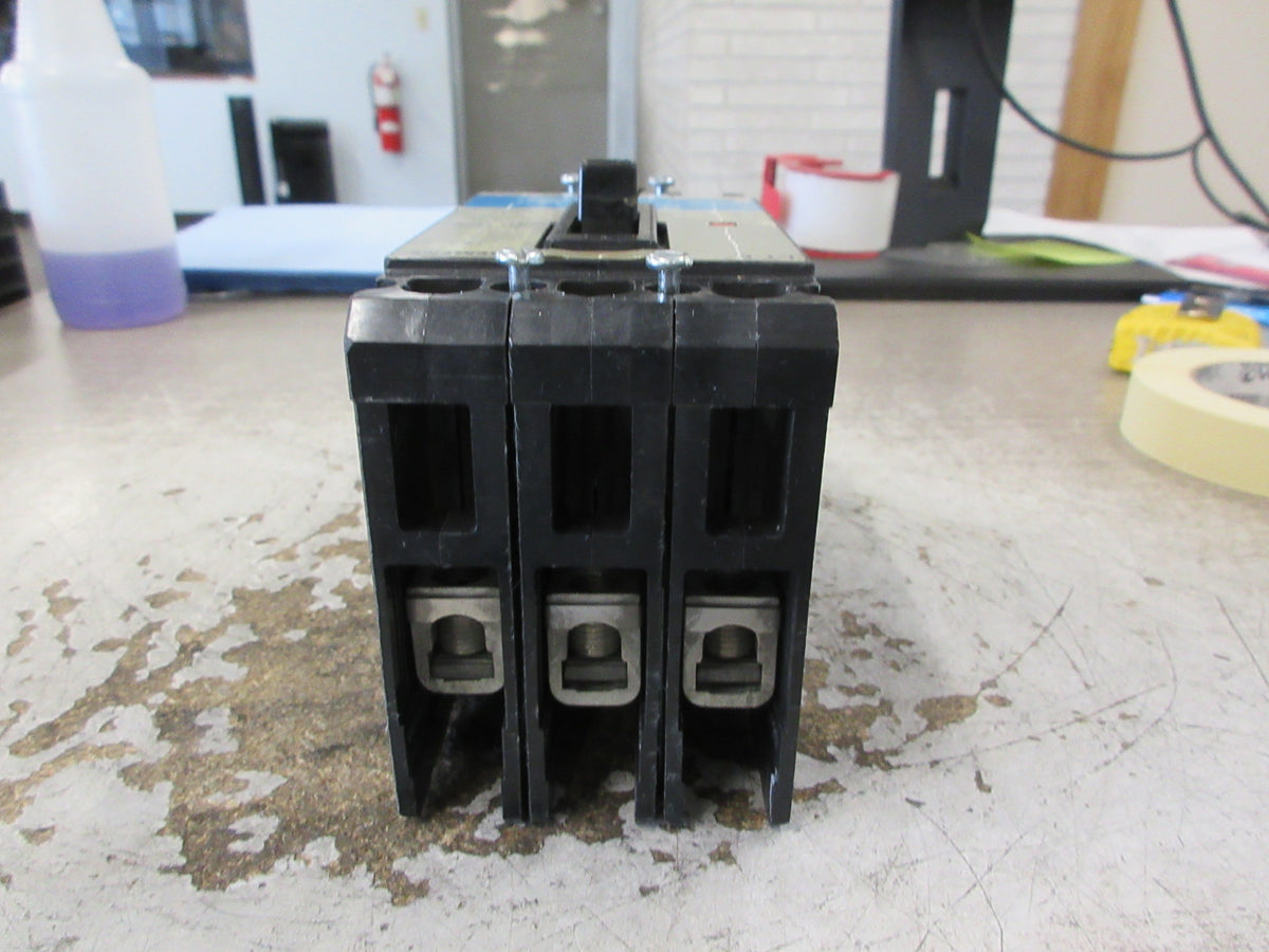 Siemens Sentron Circuit Breaker ED63B100 100A 600V 3P W/Mounting Screws Used
