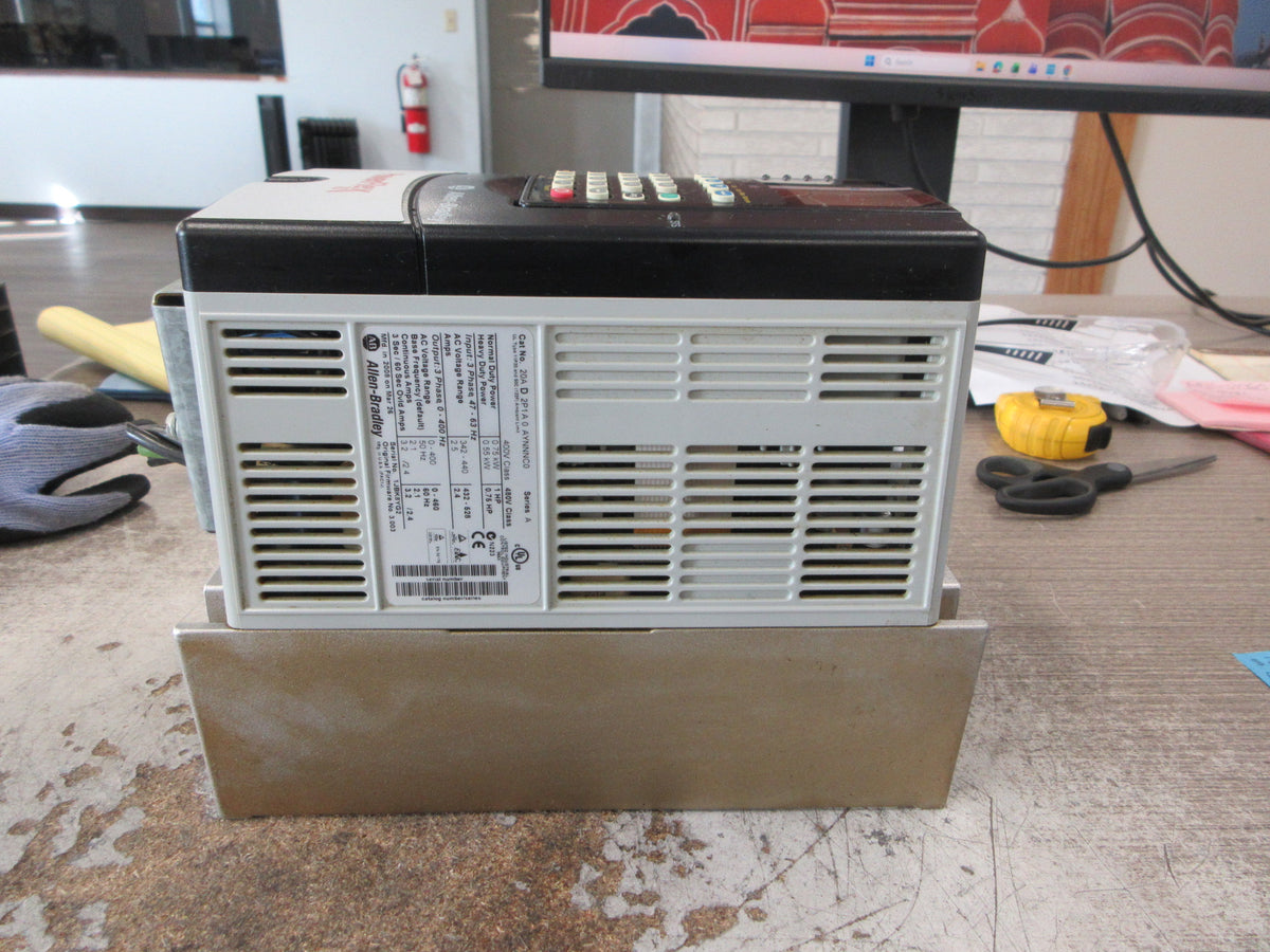 Allen-Bradley PowerFlex 70 AC Drive 20AD2P1A0AYNNNC0 Ser. A 1HP 3Ph Used