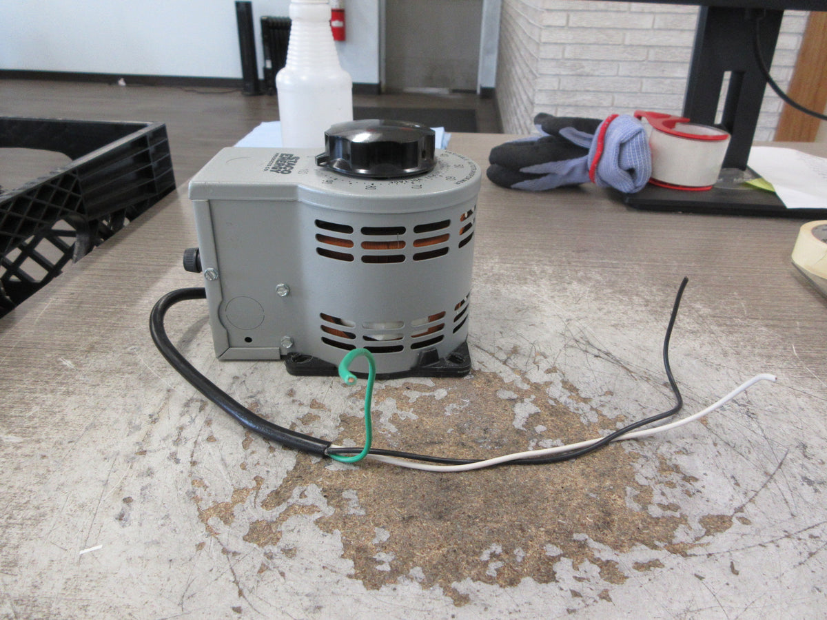 Staco Variable Autotransformer 3PN1020B 0.98 KVA Input: 240V , 50/60Hz Used