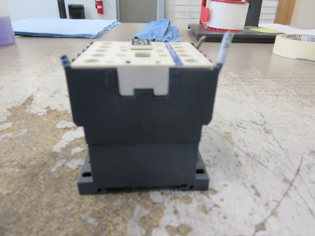 Telemecanique Contactor CA3KN 22BD 24DC Coil Used