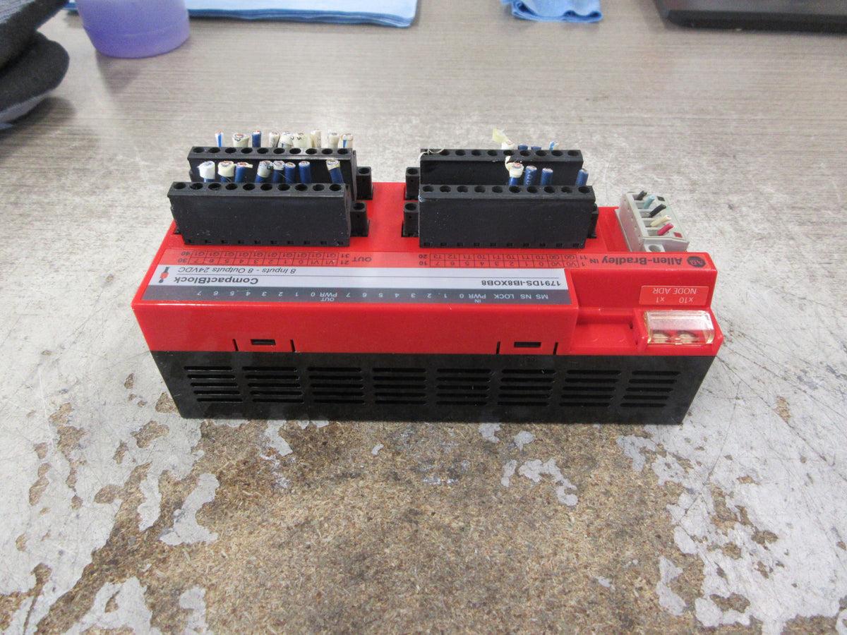 Allen-Bradley CompactBlock I/O Module 1791DS-IB8XOB8 Ser. A Rev. C01 8-Ch Used
