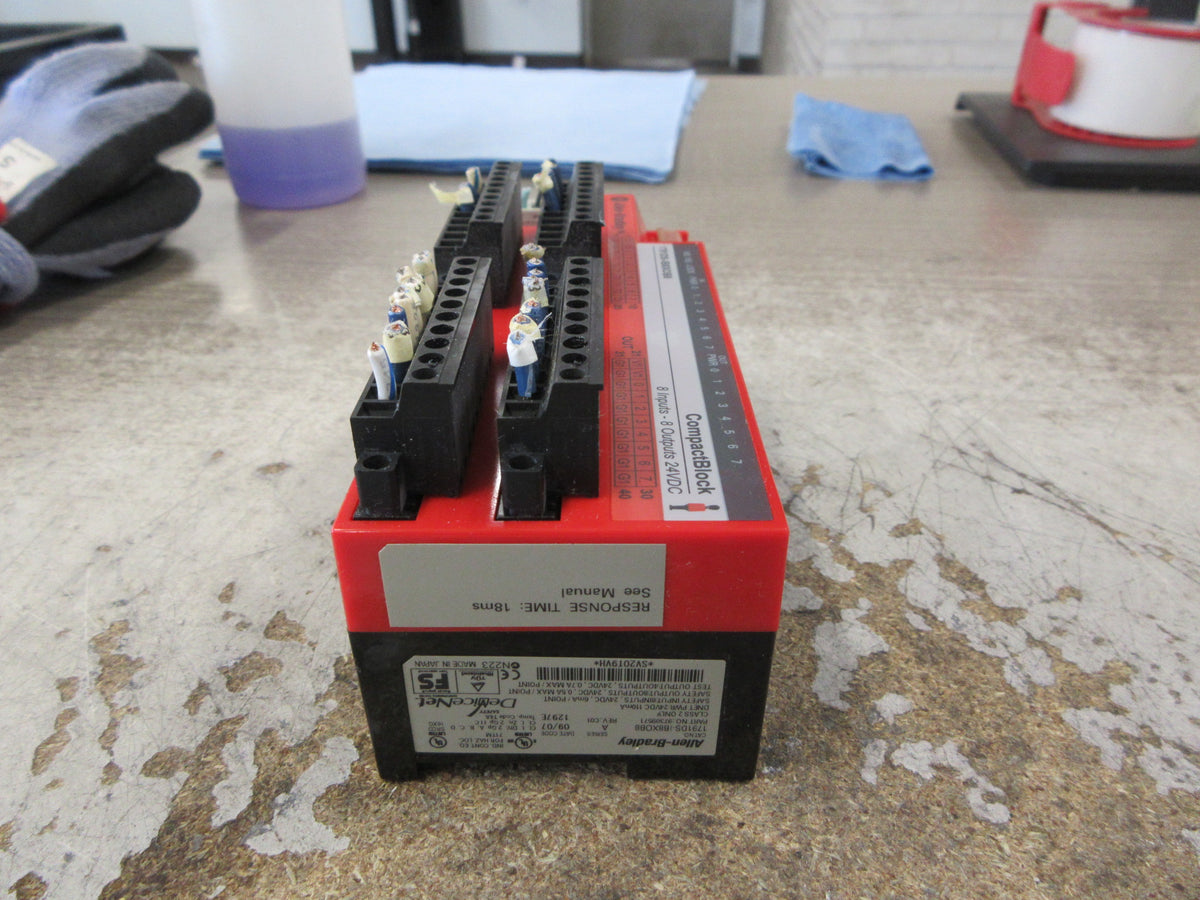 Allen-Bradley CompactBlock I/O Module 1791DS-IB8XOB8 Ser. A Rev. C01 8-Ch Used