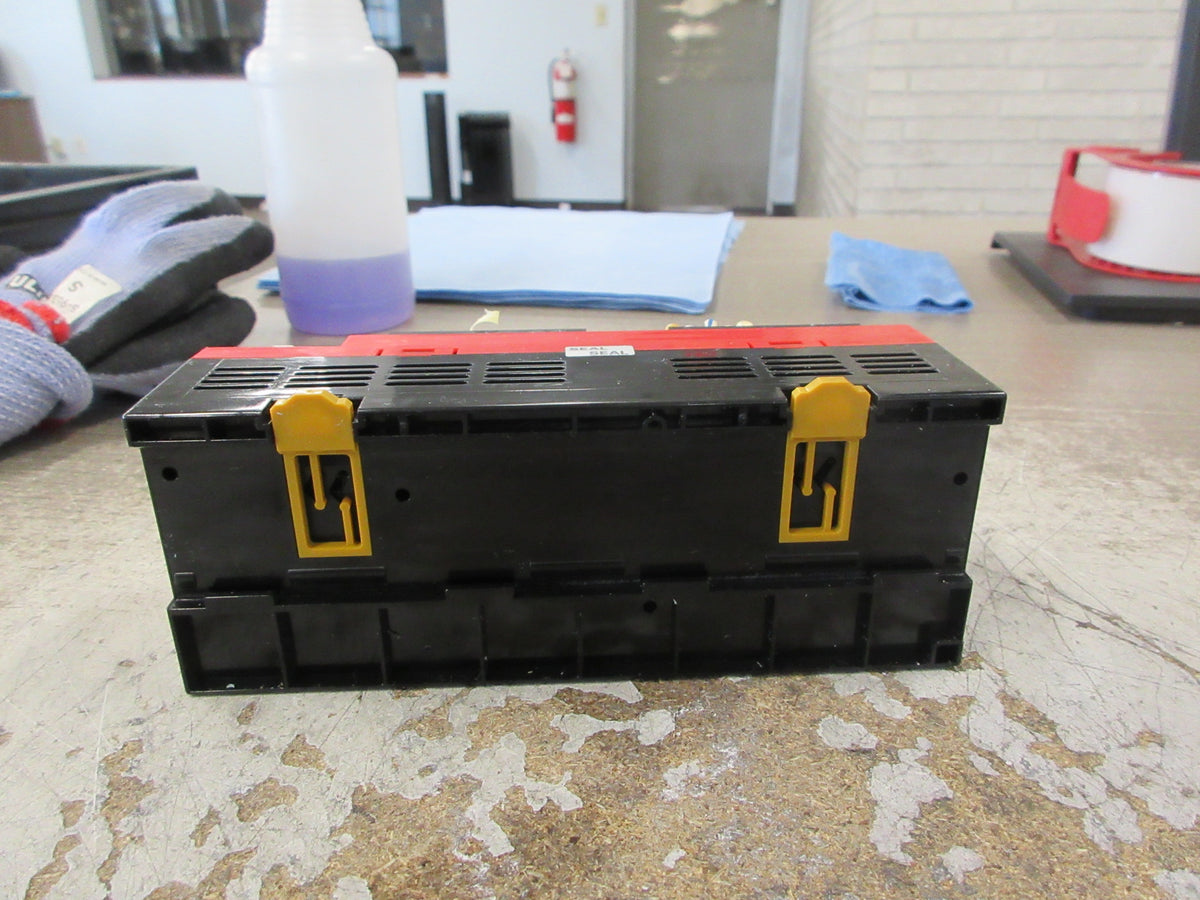 Allen-Bradley CompactBlock I/O Module 1791DS-IB8XOB8 Ser. A Rev. C01 8-Ch Used