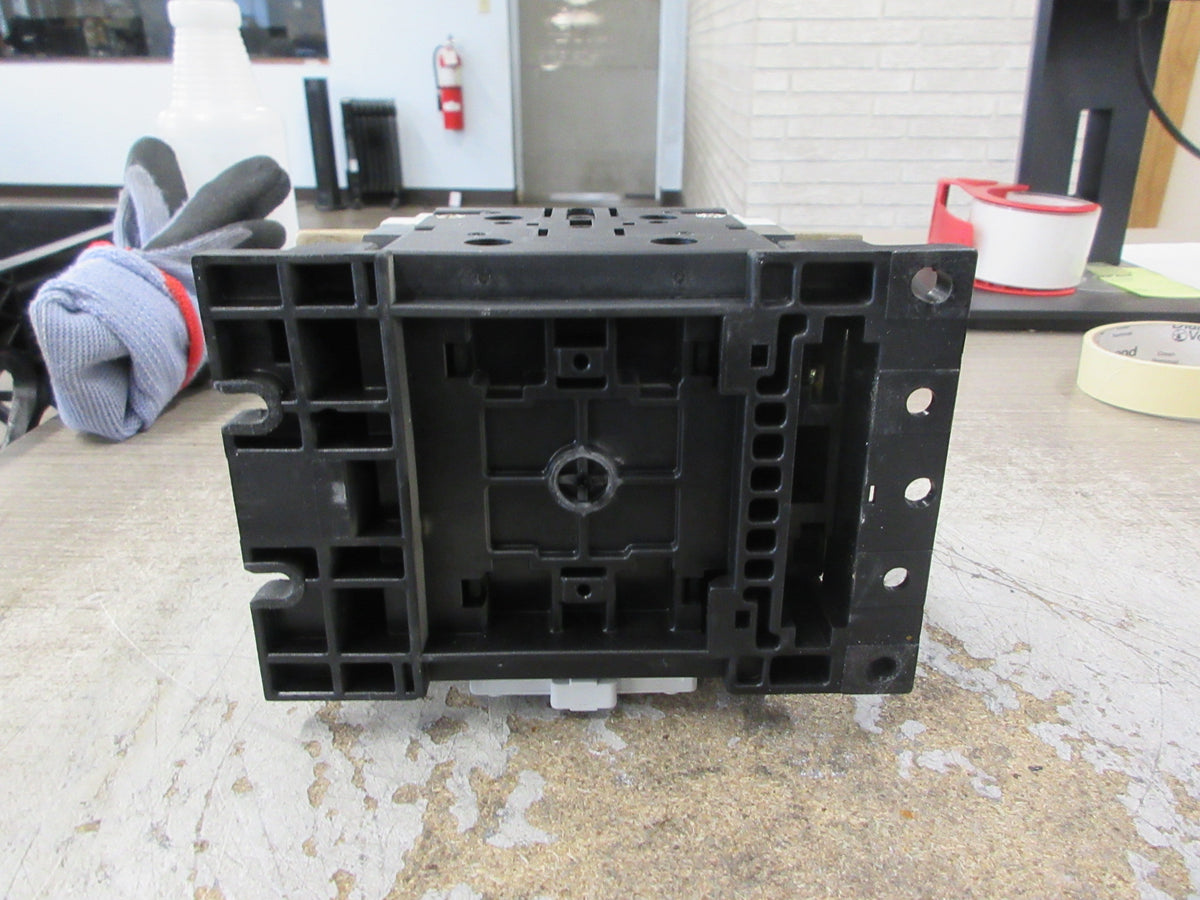 GE Contactor CK75CA300 120V Coil 156A 600V 50/60Hz (1) Aux Contact Used