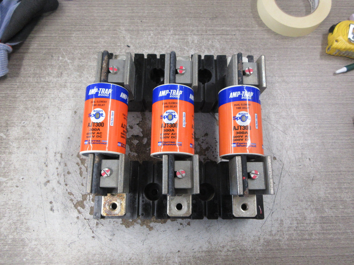 Allen-Bradley Fuseholder 4012056903 400A 600V 3P (3) 300A Fuses Used