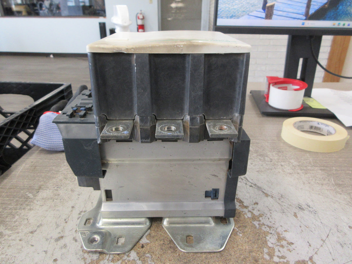 Schneider Electric Contactor LC1F400 240V Coil 420A 600V Used