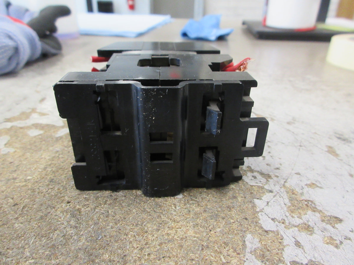 Cutler-Hammer Type CR Relay MD20CR31 480V Coil *Broken DIN-Rail Mount* Used