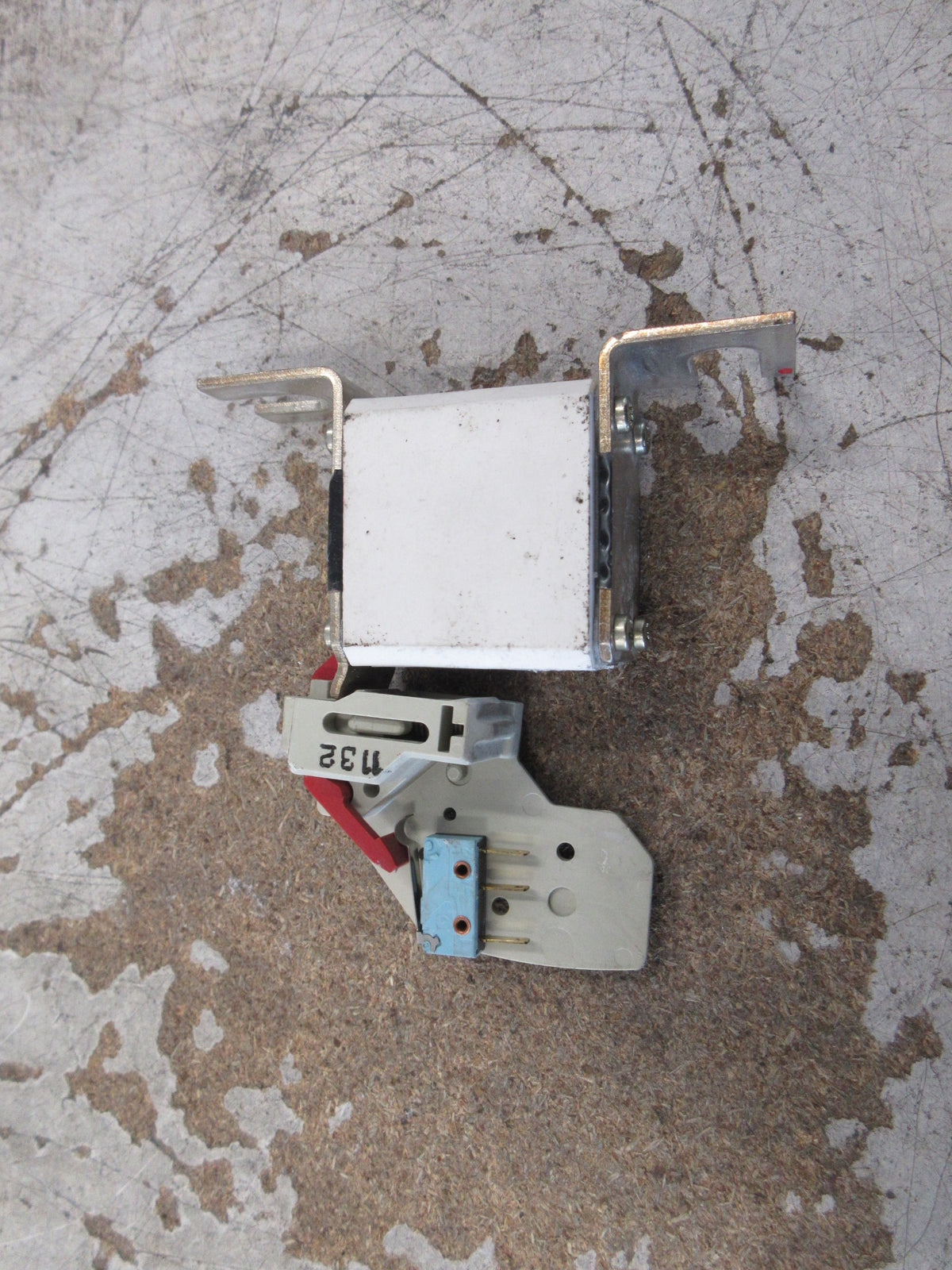 Ferraz Shawmut Protistor Fuse DN00UB69V315L 200A 690V W/Aux Contact Used