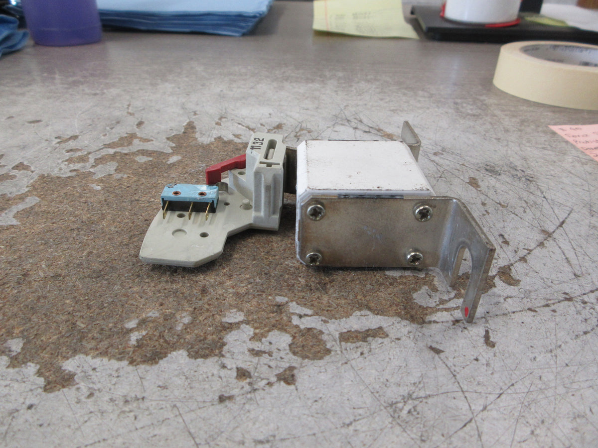 Ferraz Shawmut Protistor Fuse DN00UB69V315L 200A 690V W/Aux Contact Used