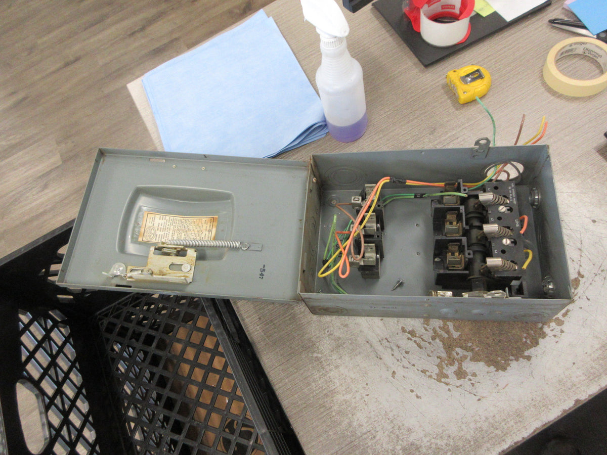 GE Fusible Safety Switch/Disconnect TH3361 30A 600V 3P Used