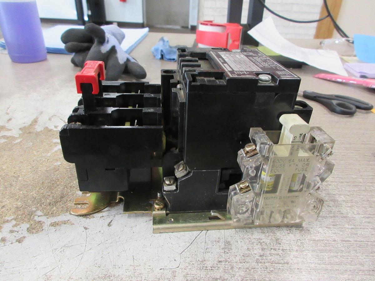 Square D Size 1 Starter 8536 SCO -3 S Ser. A 120V Coil 600V W/Aux Fuse Used