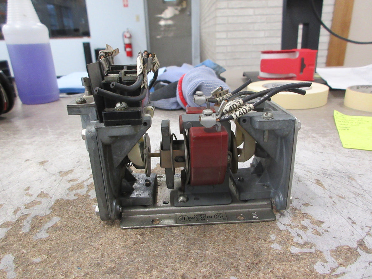 Cutler-Hammer Pneumatic Timing Relay 10337H178A 120V Coil 600V Used